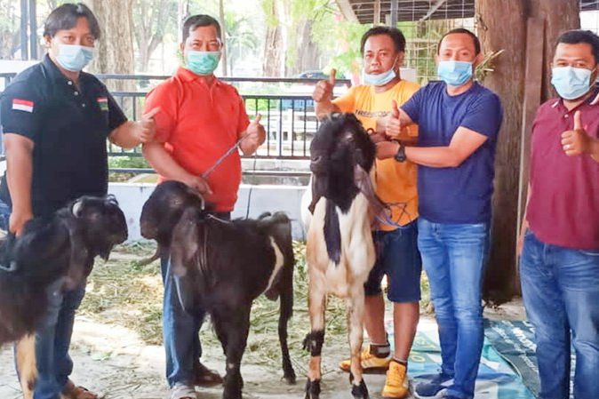 KWG Salurkan Daging Kurban ke Warga terdampak Pandemi Covid-19