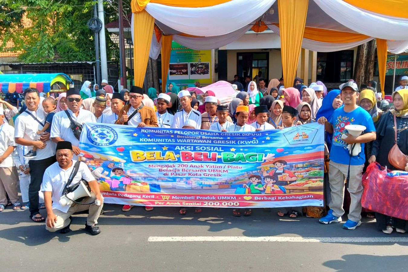Kolaborasi KWG - KPUG, 200 Anak Yatim Diajak Belanja Baju Lebaran di Pasar Gresik