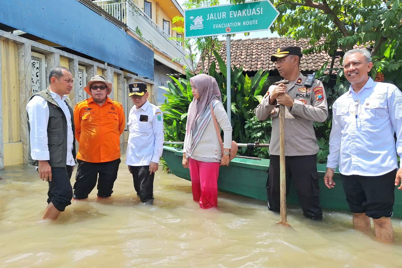 Tinjau Lokasi Banjir Beji, BPBD Jatim dan Pemkab Pasuruan Imbau Warga Waspada Listrik
