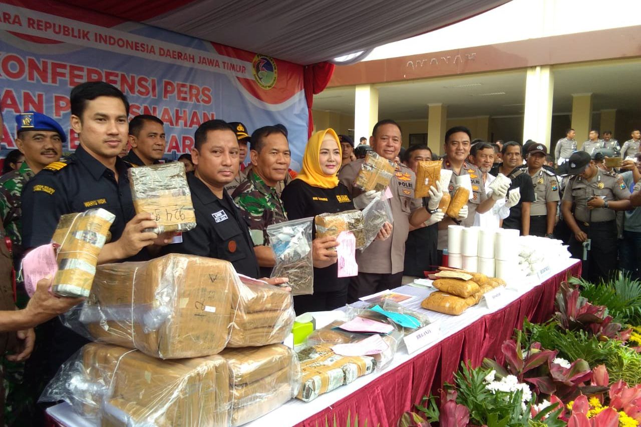 Polda Jatim Sita 13,6 Sabu-sabu