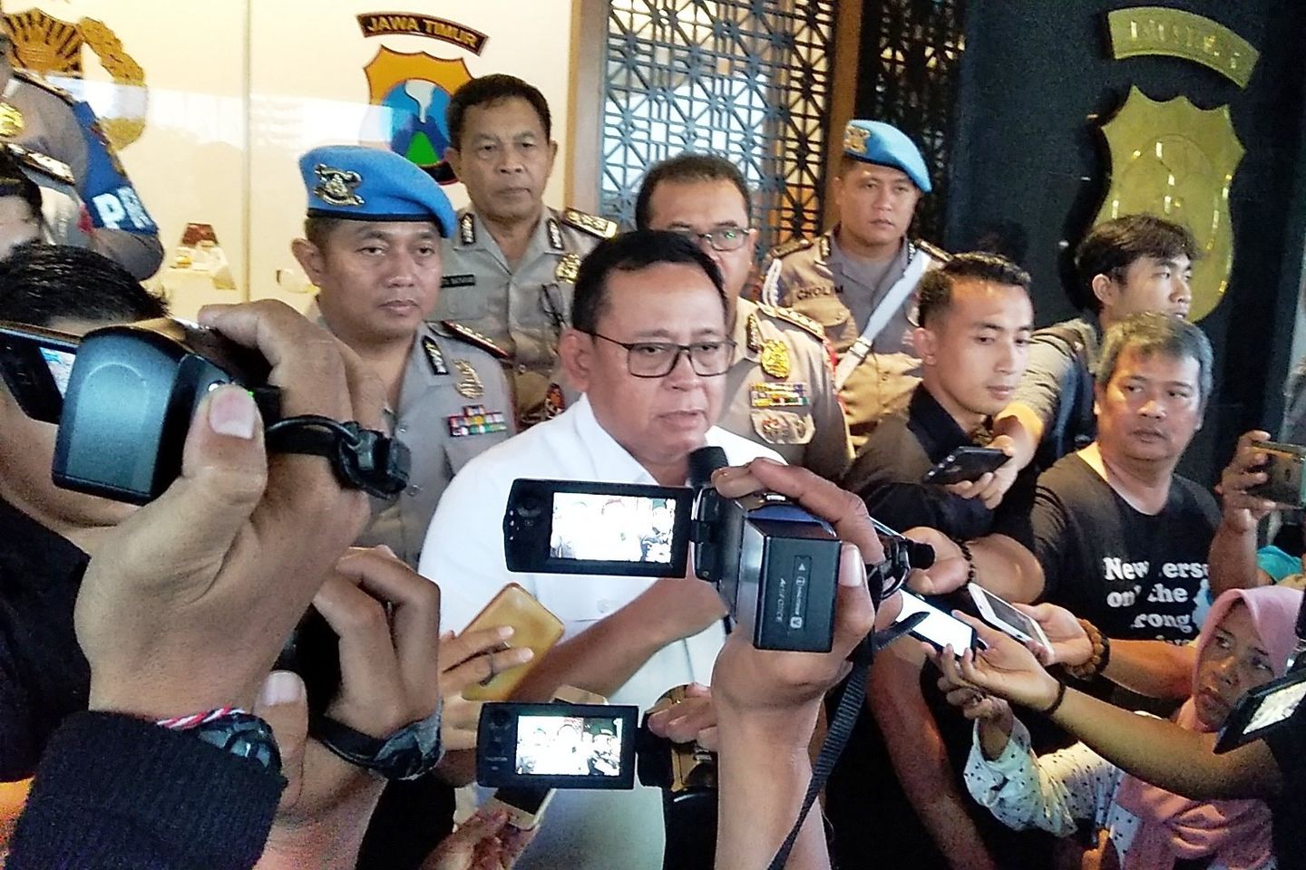 Hamil Tua, Penahanan Tersangka Muncikari Prostitusi Online Ditunda