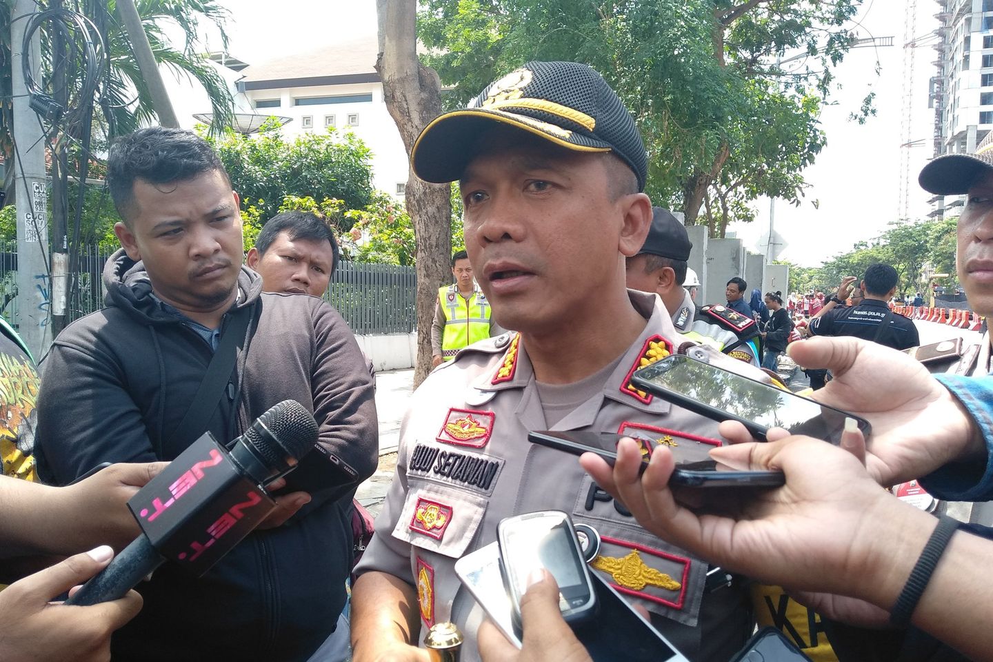 Pembukaan Jalan Raya Gubeng Tunggu Pemasangan Turap Baja