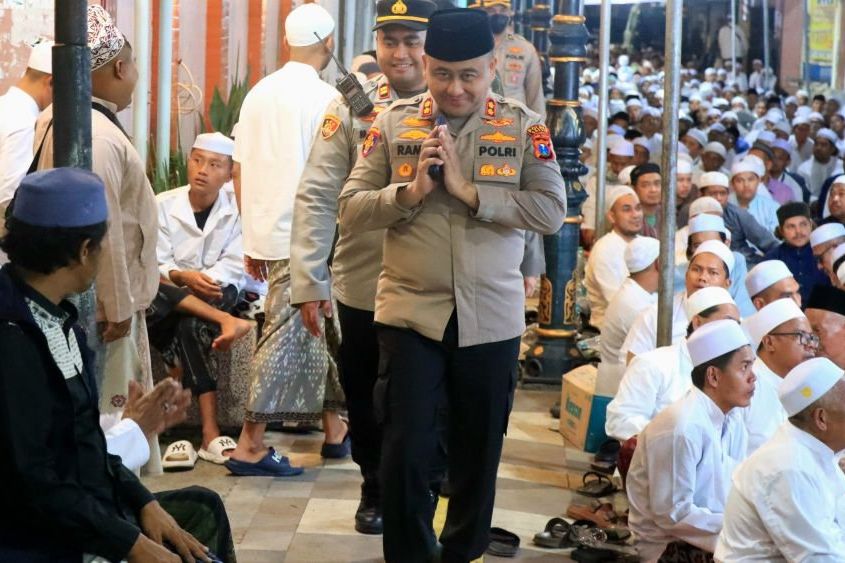 Polres Gresik Tutup Beberapa Ruas Jalan Saat Haul ke-71 Habib Abu Bakar Assegaf
