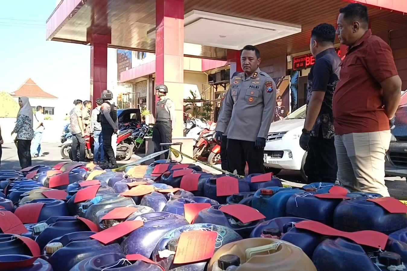 Polisi Bongkar Penimbunan Pertalite di Probolinggo, Tujuh Orang Diamankan