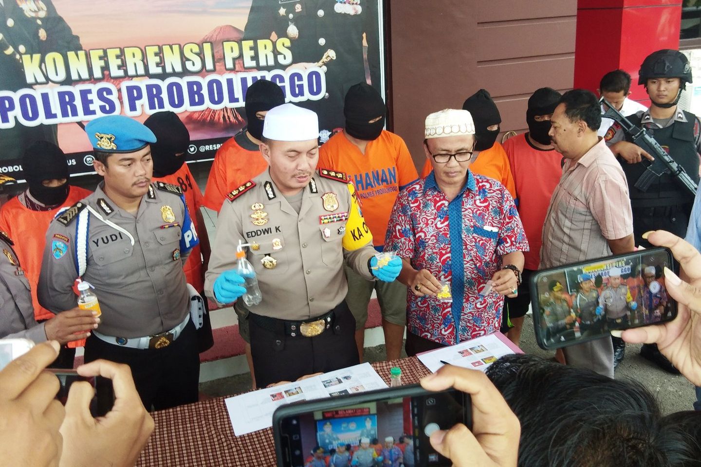 Diduga Konsumsi Sabu, Sekelompok Perangkat Desa di Probolinggo Ditangkap