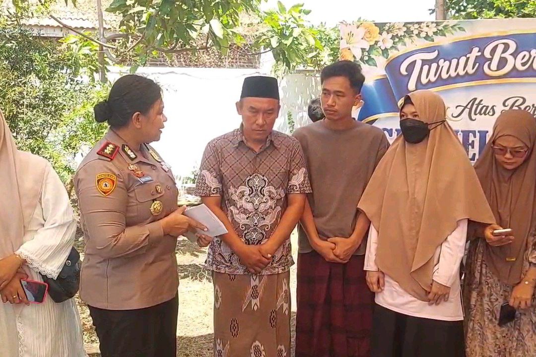 Kapolres Probolinggo Takziah ke Rumah Sefriel Ardiansyah, Korban Karhutla Bromo