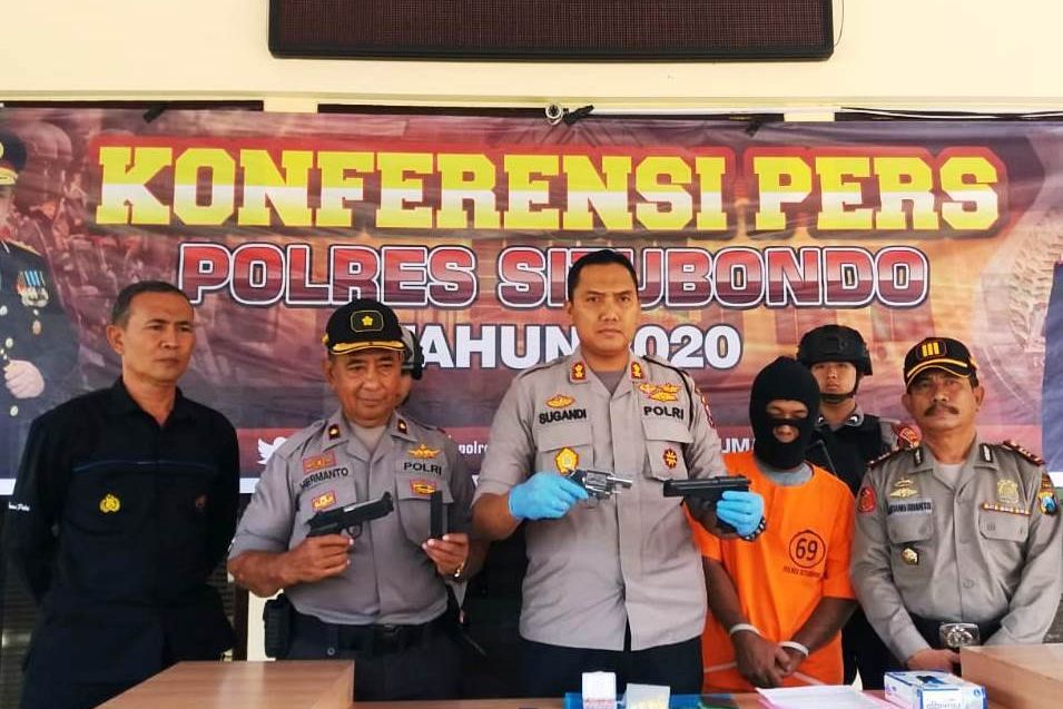 Main Todong Pistol, Lelaki <em>ala</em> Koboi Dibekuk Polisi