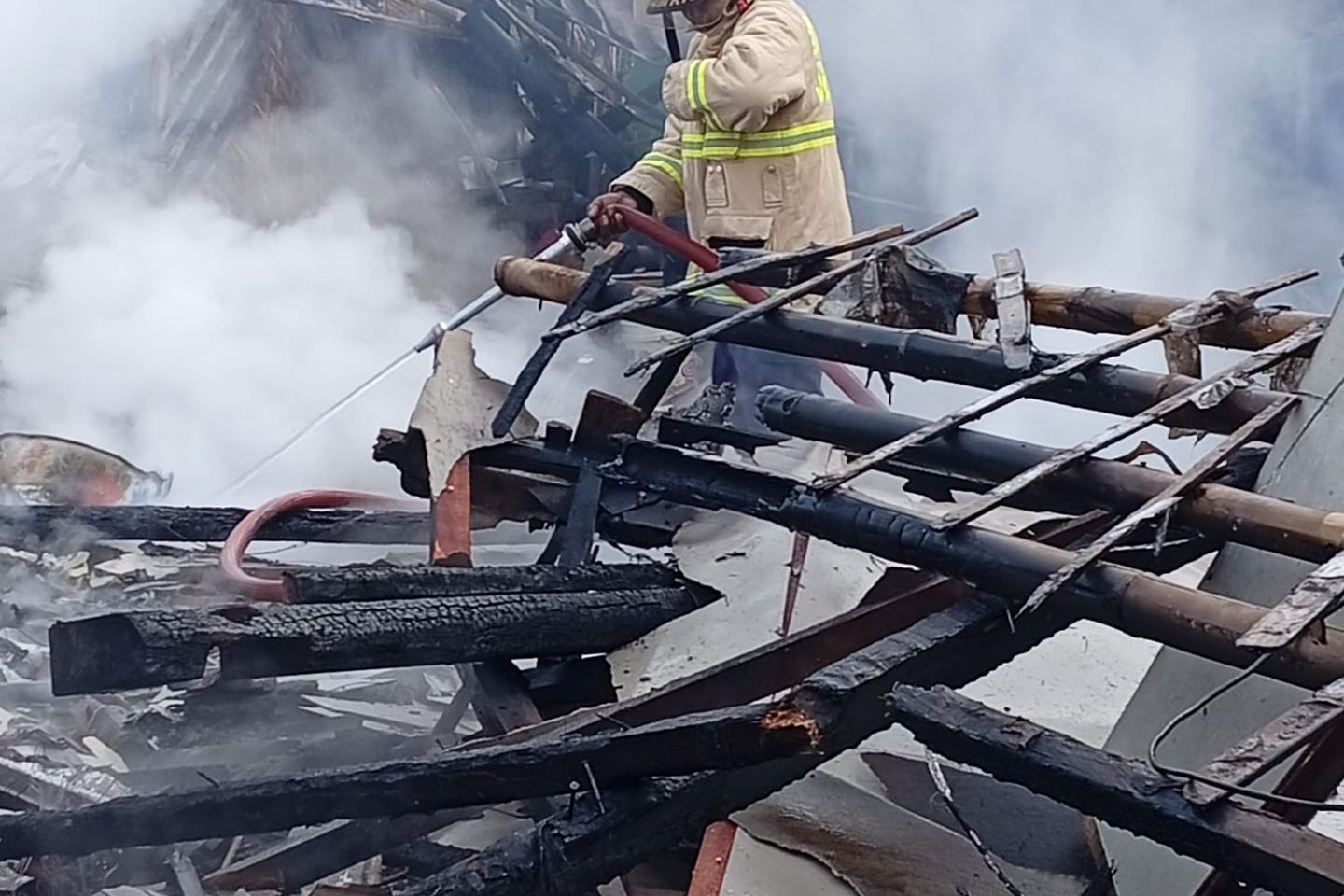Dua Rumah di Kalisat Jember Terbakar, Pemilik Alami Luka Bakar 10 Persen