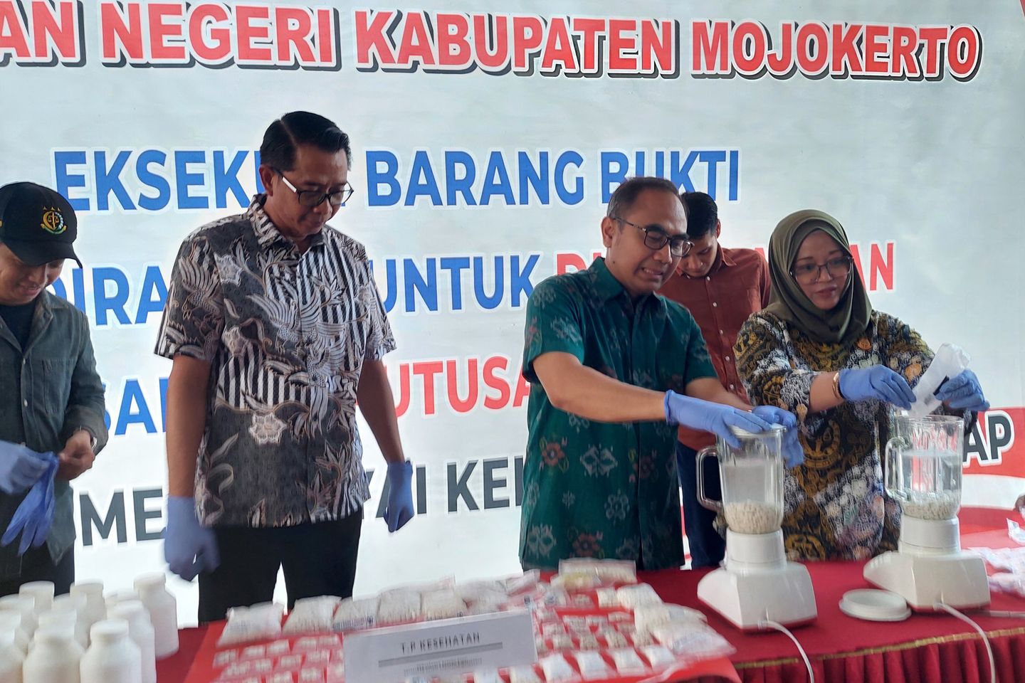 Kejari Kabupaten Mojokerto Musnahkan Bukti 114 Perkara