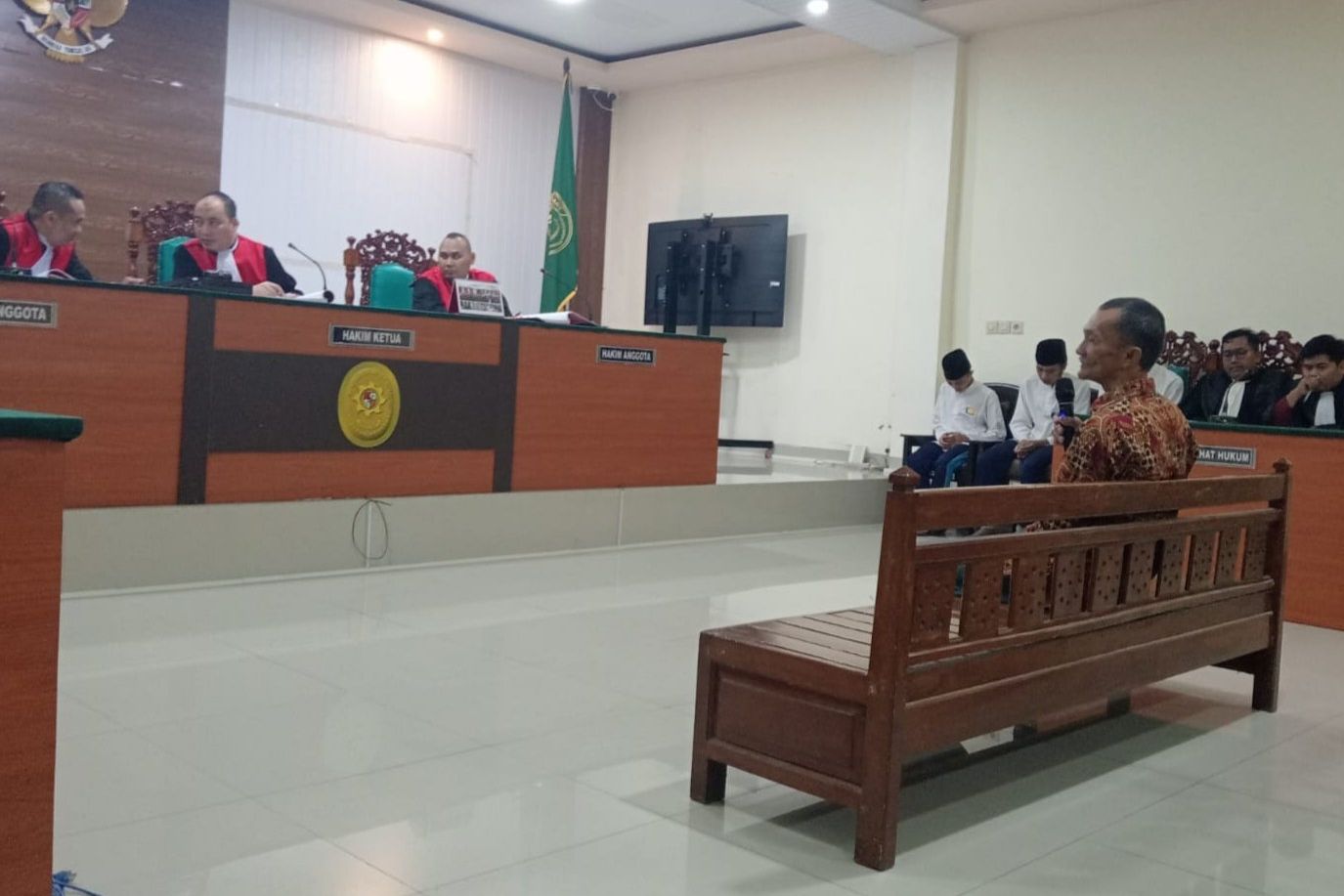 Sidang Kasus Pemerkosaan dan Pembunuhan Siswi Jombang, Ayah Korban Tak Kuasa Tatap Tiga Terdakwa
