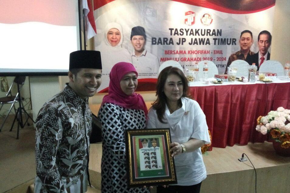 Bertemu Jokowi di Makassar Khofifah Sambat Harga Daging dan Telor