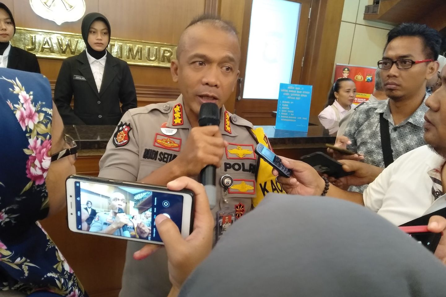 Polisi Alihkan Kendaraan Surabaya-Kalianak-Gresik dan Sebaliknya