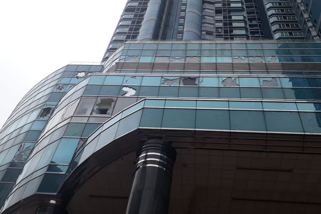 Badai Mangkhut Porak Porandakan Hongkong