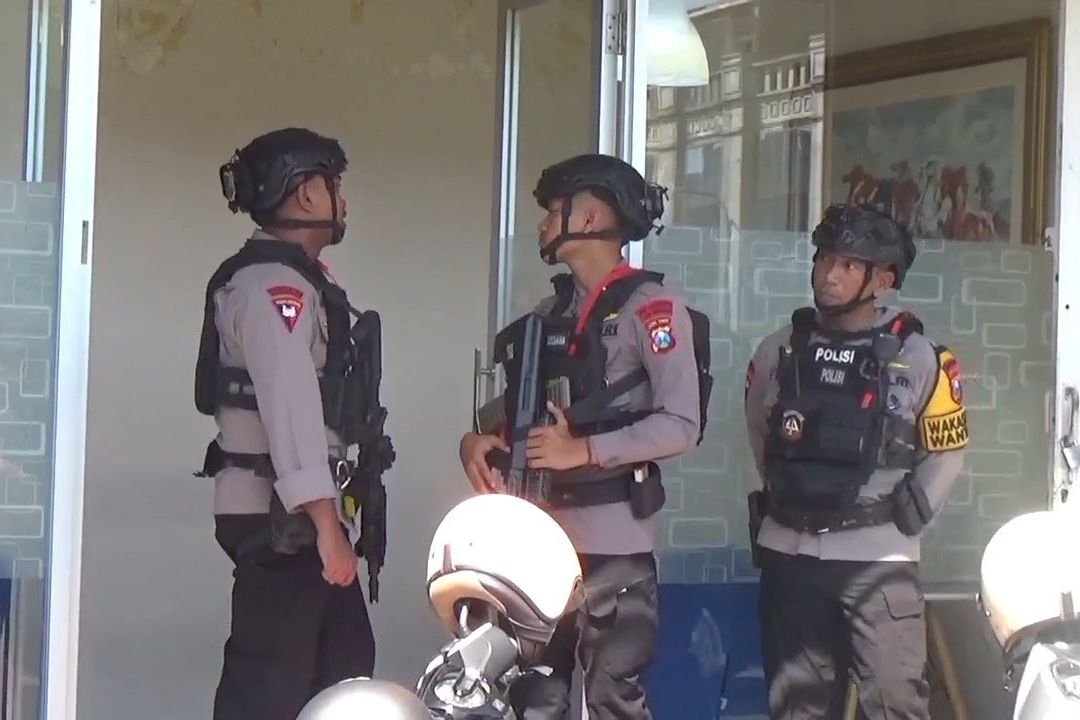 Kortastipikor Polri Geledah Kantor Kontraktor Proyek PG Asembagus