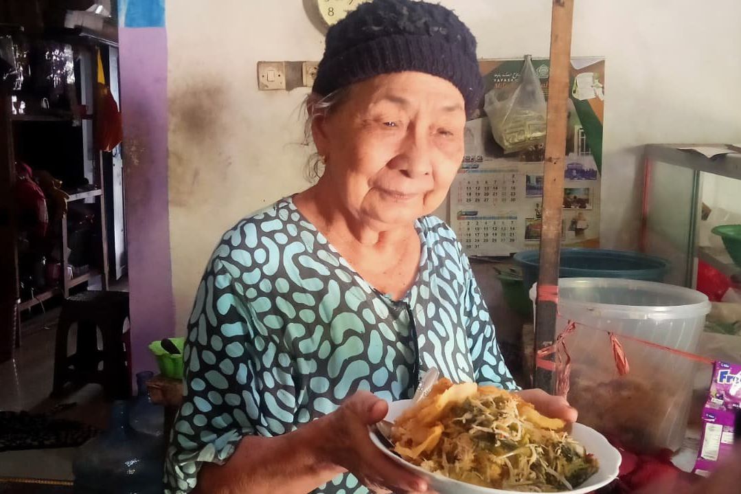 40 Tahun Bertahan Jualan Nasi Jagung, Mbah Suci di Mojokerto Tetap Pertahankan Harga Rp 4 Ribu Seporsi