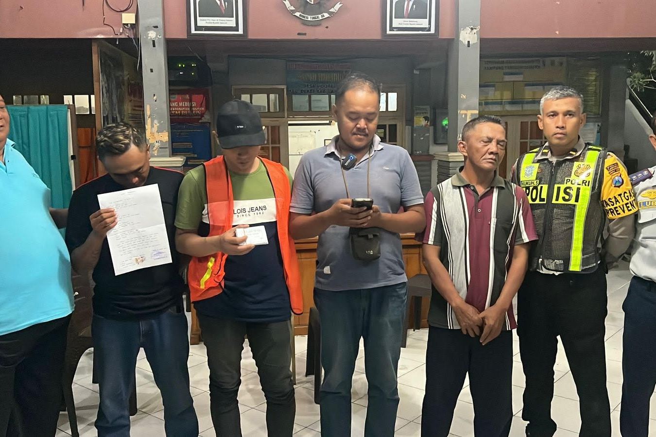 Meresahkan Sopir Truk, Empat Jukir Liar di JLU Lamongan Hanya Diminta Polisi Buat Surat Perjanjian