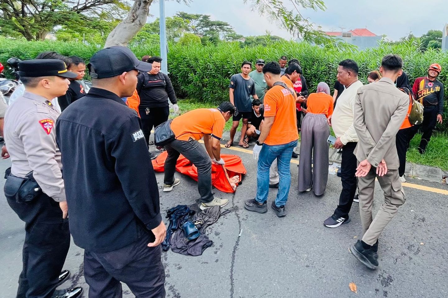 Lansia 61 Tahun Ditemukan Tak Bernyawa, Diduga Jatuh ke Sungai Kawasan Raya Laguna Timur Surabaya