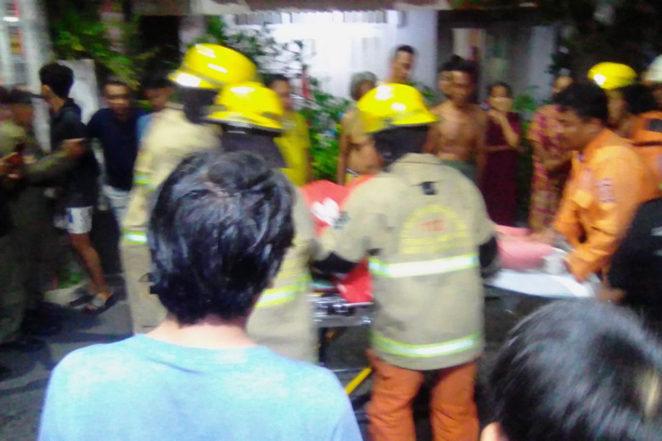 Ledakan LPG di Bubutan, Atap Rumah Ambruk, Damkar Sulit Masuk Gang