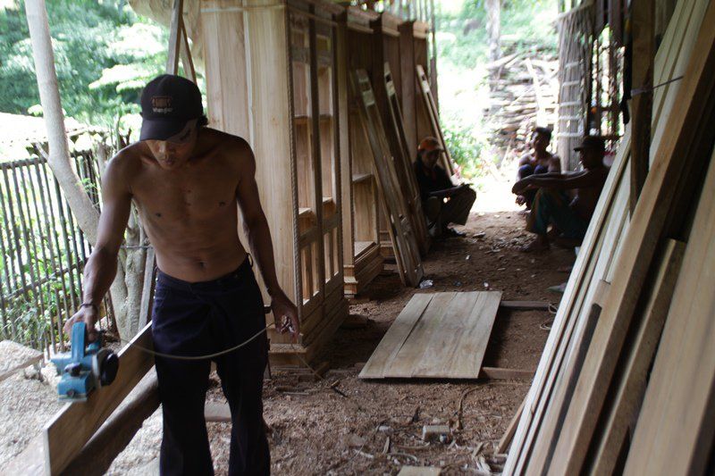 Berkat Listrik PLN, Industri Mebel Dusun Lendut Situbondo Berkembang