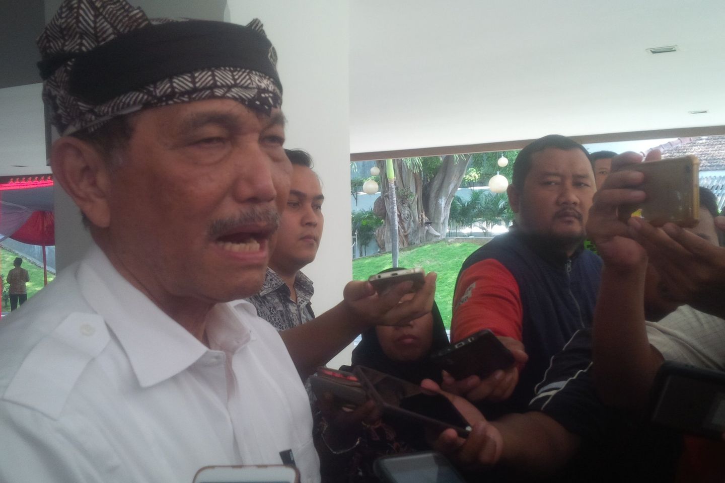 Luhut Harapkan Angka Golput Bisa Ditekan