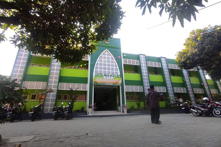 Puluhan Pelajar Lempari Batu Sekolah, Satu Pelajar Terluka