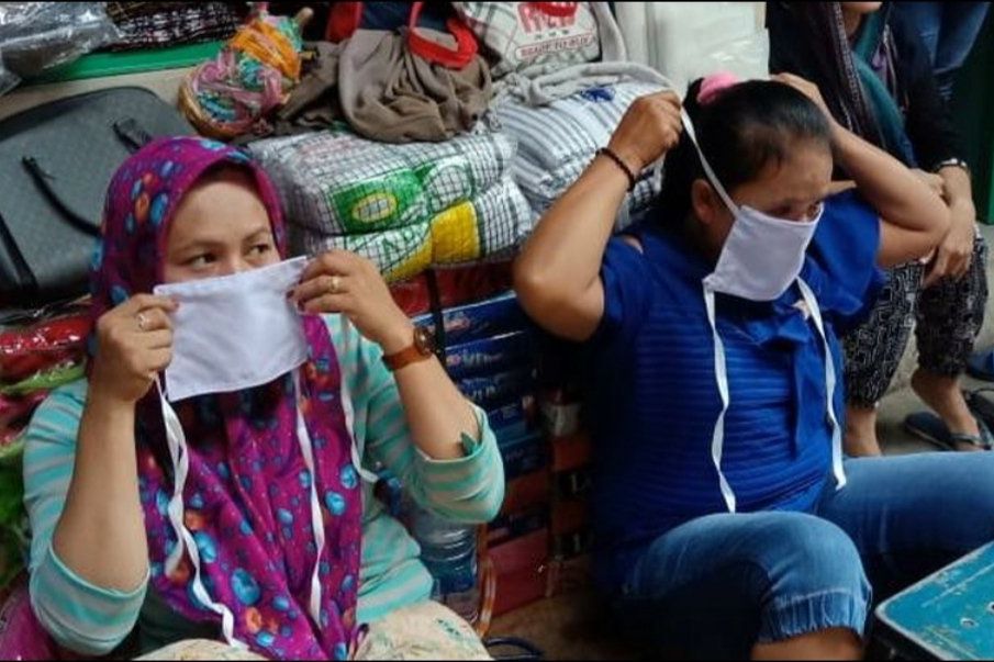 Bagikan Ribuan Masker Kain Gratis, Masyarakat Diharap Bisa Buat Sendiri Untuk Dijual