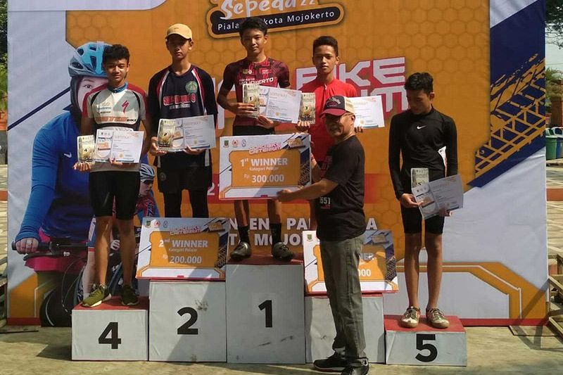 Pelajar SMP Binaan ISSI Kota Mojokerto Juarai Road Bike Criterium Piala Wali Kota