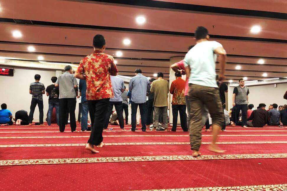 Tarawih di <em>Mall</em>, Antara Ibadah dan Belanja