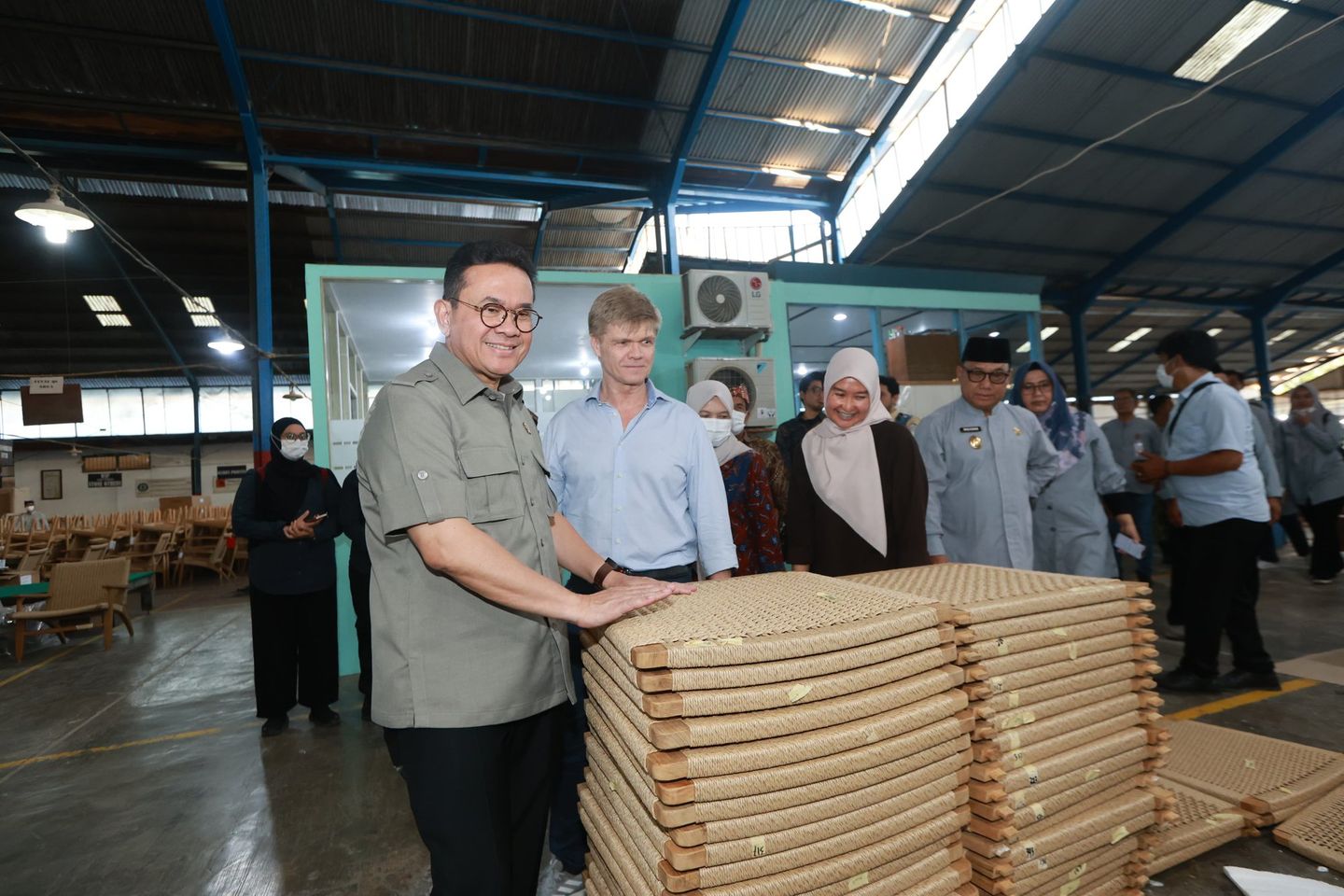 Furnitur Kayu Jati Banyuwangi Tembus Pasar Global, Mendag Dorong Ekspor Makin Luas