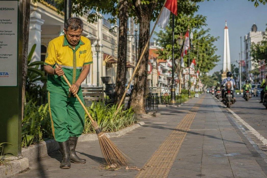 Petugas Kebersihan dan Peran Besarnya Menjaga Kota