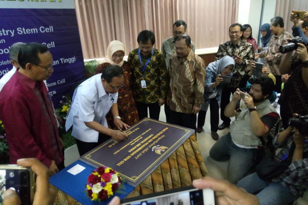 Menristekdikti Resmikan Pengembangan Stem Cell Unair