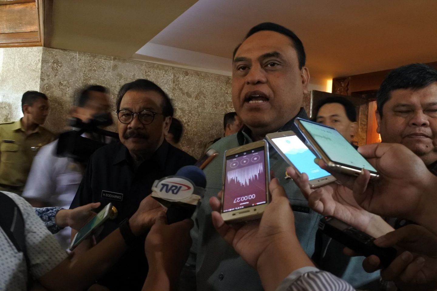 Menteri PAN-RB Bantah Angkat 100 Ribu Guru Honorer Jadi PNS