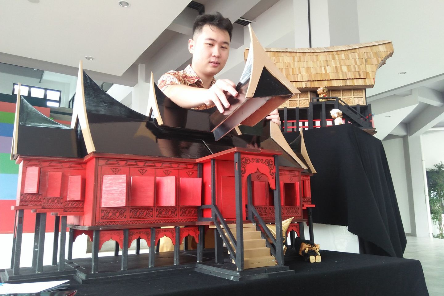 Mahasiswa Ubaya Ciptakan Miniatur Budaya Indonesia Melalui NEKA