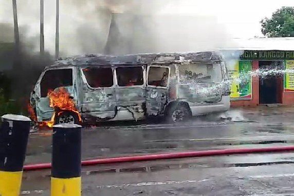 Mobil Travel Terbakar di Pantura Situbondo, Arus Lalu Lintas Sempat Macet