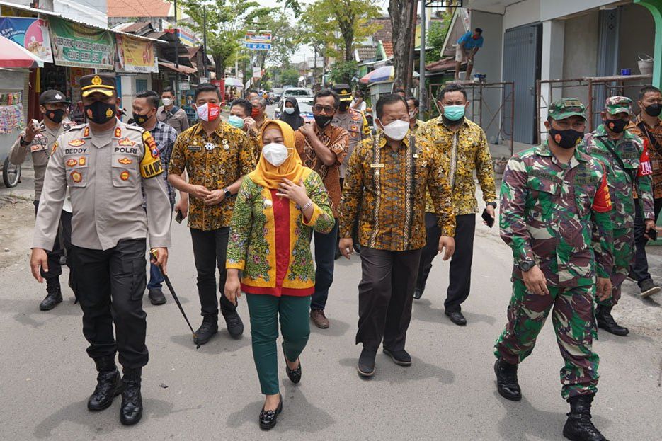 PPKM Mikro, Ning Ita Minta Warga Waspada Penyebaran Covid-19 di Lingkungan Padat Penduduk