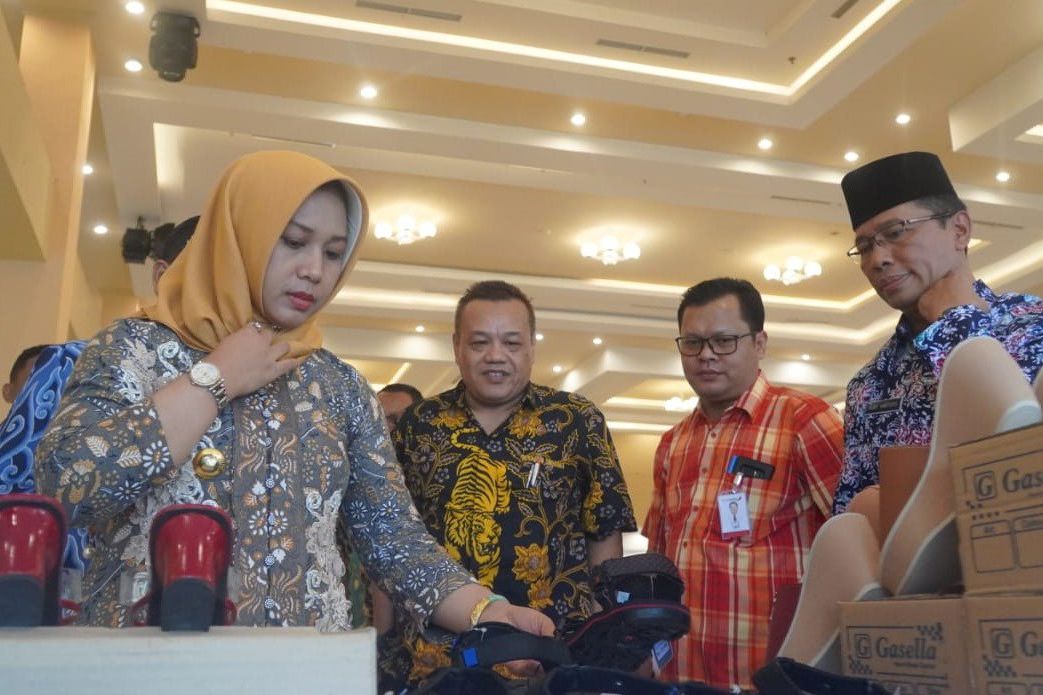 Jalin Sinergitas Bisnis, Ning Ita Pertemukan Puluhan IKM Alas Kaki dalam Business Matching