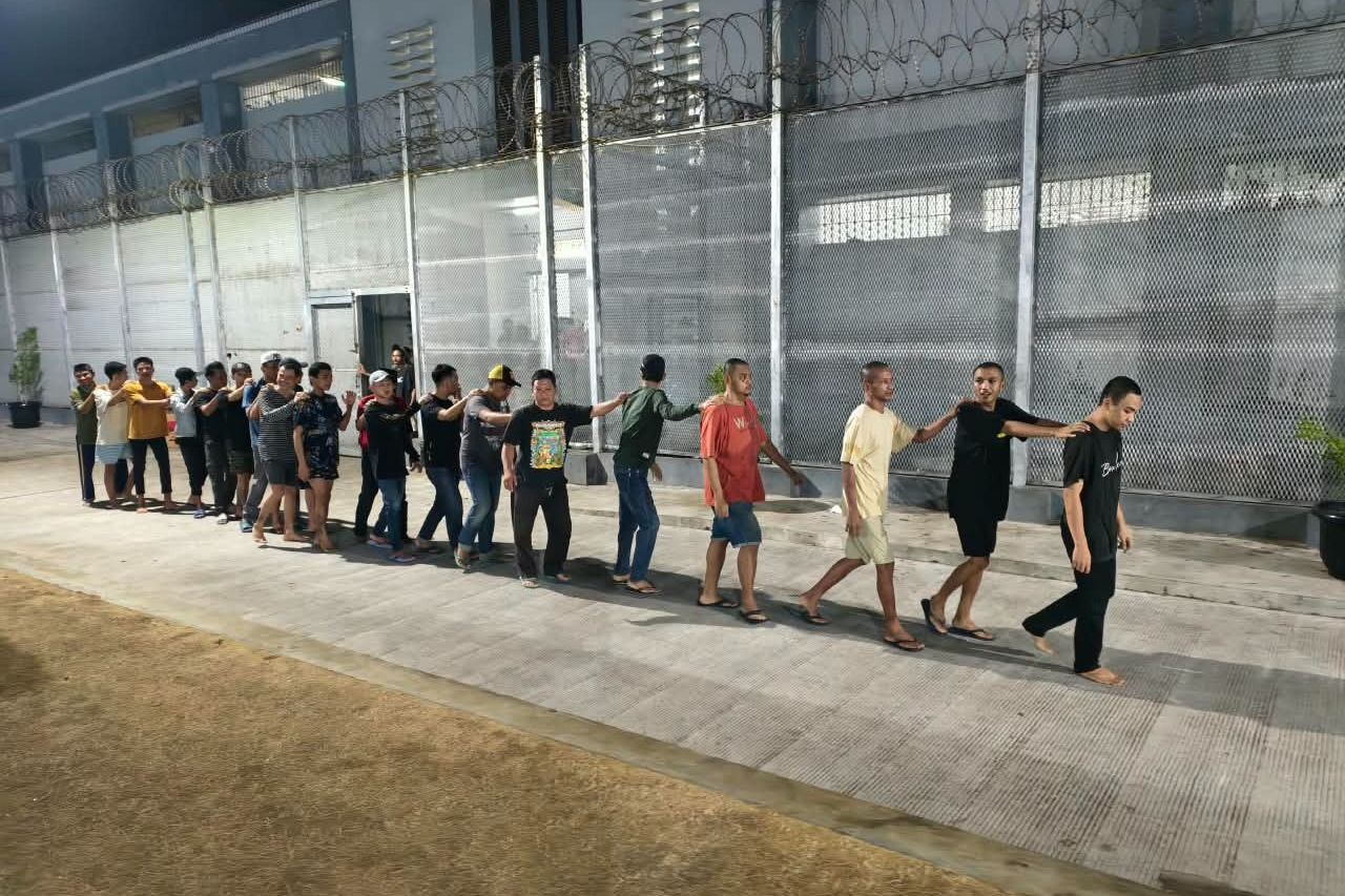 Kurangi Overkapasitas, 177 Napi Rutan Surabaya Dipindah ke Madiun