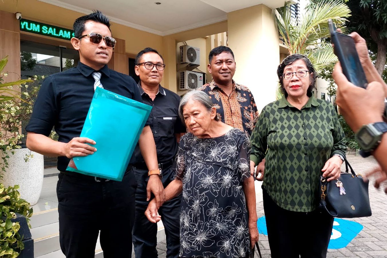 Nenek Elina Datangi Polda Jatim Lagi, Laporkan Pemalsuan Surat Tanah