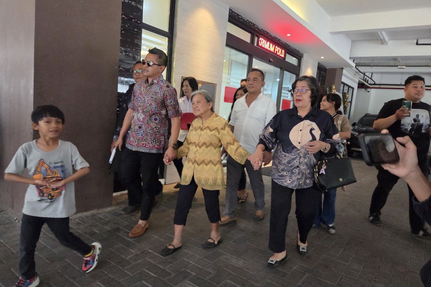 Diperiksa 3,5 Jam di Polda Jatim, Nenek Elina Dicecar 48 Pertanyaan Terkait Dugaan Dokumen Tanah
