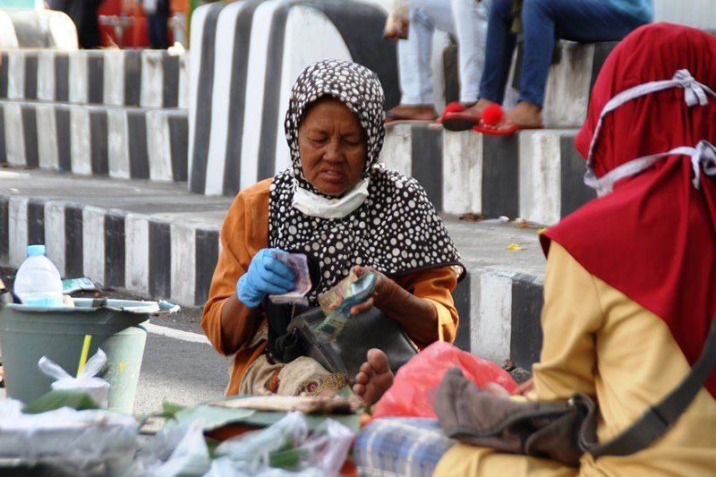 Kisah Nenek Pedagang Ikan di Masa Pandemi, Tertolong Bantuan Pemerintah
