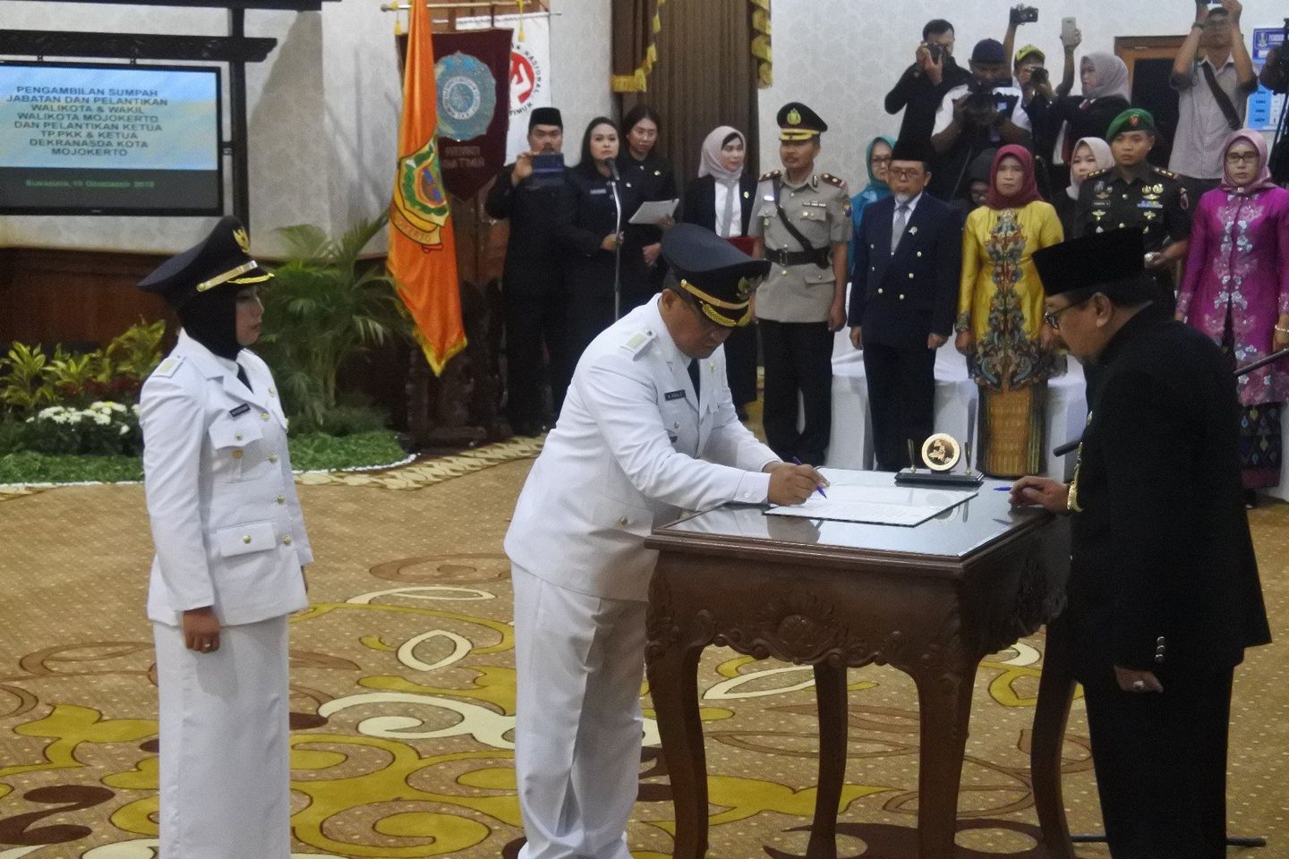 Ning Ita Resmi Pimpin Kota Mojokerto
