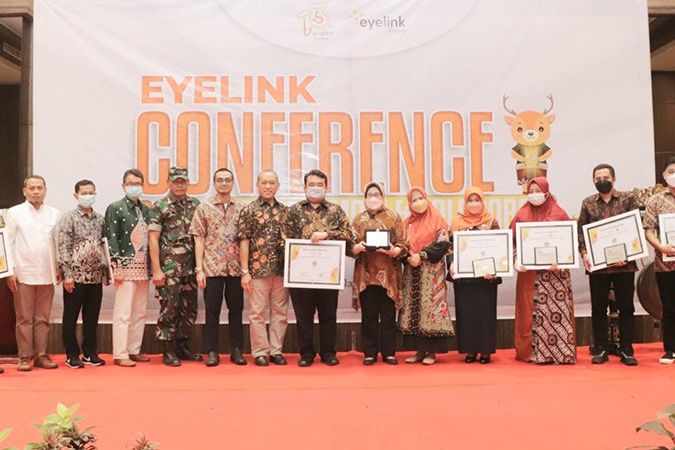 Eyelink Foundation Berikan Operasi Katarak dan Pterygium Gratis Pada Ratusan Warga Bawean