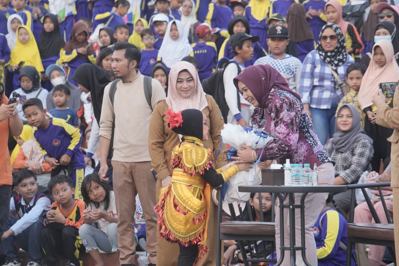 Ning Ita Apresiasi OSOE yang Konsisten Jadi Panggung Kreativitas Pelajar