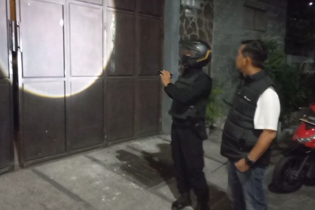 Rumah Debt Collector di Probolinggo Dilempar Bom Ikan