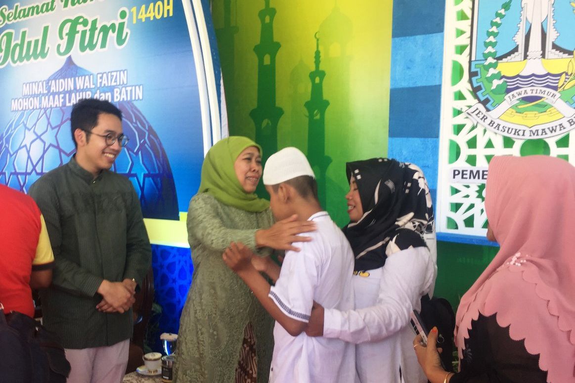 Akui Pemerintah Banyak Salah, Gubernur Khofifah Minta Maaf