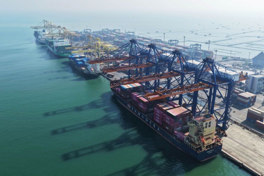 Kapasitas Pelabuhan Peti Kemas Naik, Simpul Logistik Darat Perlu Diperkuat
