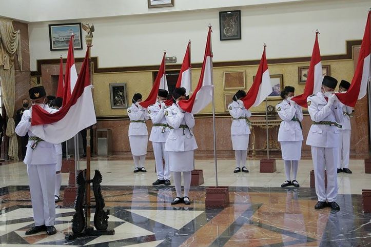 12 Anggota Paskibraka Siap Jalankan Mandat Upacara HUT ke-76 RI di Halaman Balai Kota Surabaya