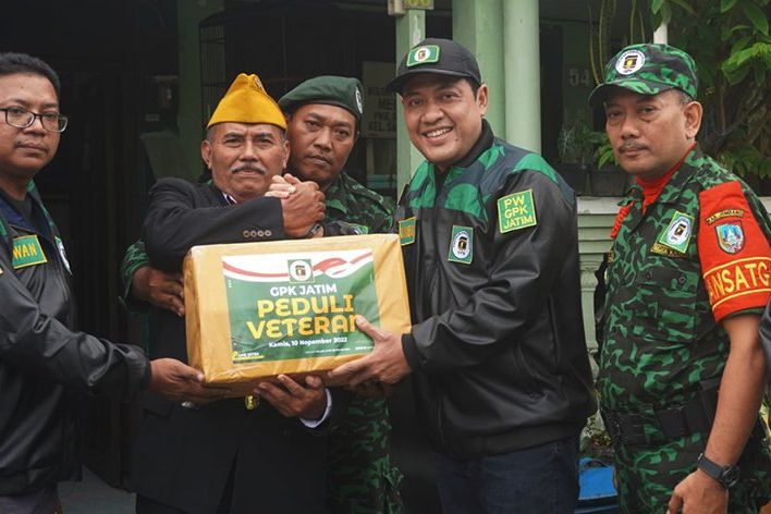 Hari Pahlawan, GPK Jatim Sampaikan Tali Asih dan Sambangi Veteran di Kediaman