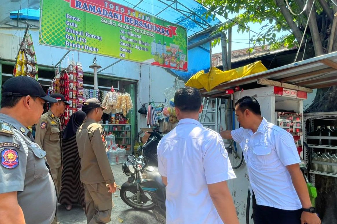 Satpol PP Tertibkan Trotoar di Gresik, Pedagang yang Melanggar Disanksi