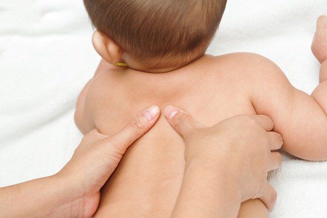 Mari Belajar Cara Pijat Bayi yang Benar
